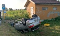 Lesegno: auto si ribalta sulla ss28, giovane al pronto soccorso

