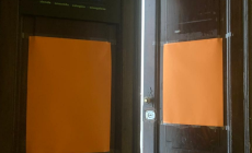 Vandalizzata con scritte naziste la porta degli uffici Acem a Mondovì