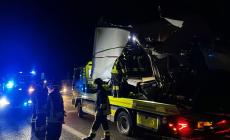 Autostrada A6: furgone contro mezzo da cantiere, un feito