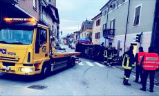 Incidente al semaforo di Crava: autista del furgone incastrato nell’abitacolo