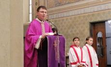 VIDEO - Don Marco Sciolla si commuove parlando di don Armando nel giorno del suo ingresso a Farigliano