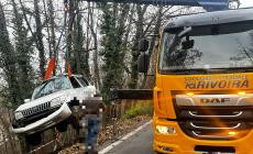 Mondovì: auto finisce nella scarpata di via Silvestrini