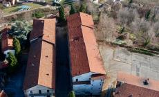 LE NOSTRE FOTO INEDITE - “Caserma Galliano” a Mondovì, buco nel tetto e crollo interno: lo stato della struttura a Piazza
