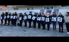 Le donne proseguono il flash mob per la pace