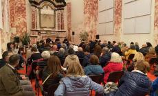 Vicoforte: Confraternita gremita per la serata su Guccini