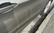 Vandalismi sulle auto a Mondovì: oltre 60 denunce accertate e i volantini per “la resa dei conti”
