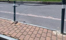 Ceva: autocarro danneggia la rotonda di via Pio Bocca. L'autista fugge, ma è individuato dai carabinieri
