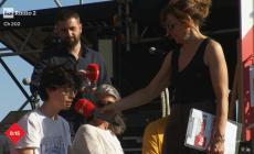 Giulio, 16 anni, sul palco del "Cater raduno" a Pesaro per la rassegna stampa quotidiana