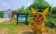 C’è Pikachu all’ingresso di Farigliano, è il grande ritorno dell’Artista Misterioso 