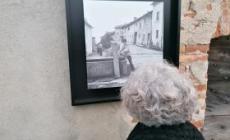 Piozzo: nella notte scomparsa una delle foto di Lartigue esposte nelle vie del centro 