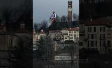 Mondovì, il Moro gigante del Carlevè intona "Bohemian Rhapsody" 
