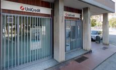 Carr&ugrave;: tentano di far saltare il bancomat dell&rsquo;Unicredit. L&rsquo;arrivo dei carabinieri li mette in fuga