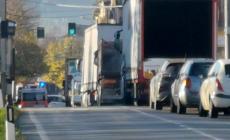 Bagnasco: incidente al semaforo sulla statale28, scontro tra due auto, un ferito