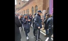 La Fiaccola dei Torino 2025 Fisu World University Games a Mondovì. Assessori comunali tra i tedofori