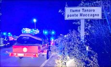 Incidente sulla Fondovalle: una delle due auto finisce nel Tanaro