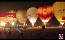 Lo spettacolo del "nightglow" a Mondovì per il Raduno Internazionale Mongolfiere 2025