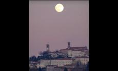 La "maxi luna" su Mondovì Piazza
