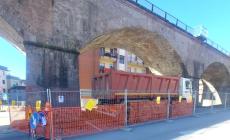 Ceva, piazza Cappuccini: in dirittura di arrivo i lavori di sistemazione delle arcate del viadotto ferroviario 