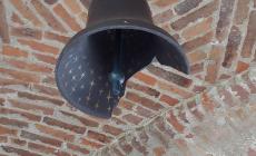 Vandali danneggiano la campana alla Cascina della Nova a Piazza