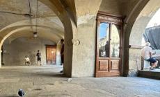 Mondovì, studente aggredito da coetanei in piazza Maggiore: “I due li avevo già notati al maneggio, ma non li conoscevo”