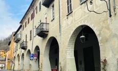 San Michele: nuove rose rampicanti sui portici di via Nielli