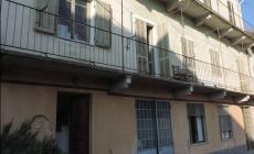 Carr&ugrave;: i proprietari dello stabile che ospita i migranti chiedono risarcimento milionario al Comune