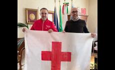 Croce Rossa: anche a Mondovì sventola la bandiera internazionale per la Giornata mondiale dell'associazione