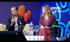 VIDEO - La cantante Noa al Festival della Tv di Dogliani: "Governo israeliano nemico del popolo, io sto con la pace"