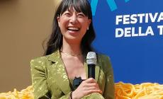 FOTOGALLERY - Al Festival della Tv di Dogliani il sorriso di Anna Zhang, la vincitrice di Masterchef 2025