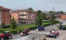 VIDEO - Ultimo giorno di scuola: studenti dell’Agrario di Mondovì festeggiano con i trattori come ogni anno