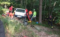 Ormea, anziano grave dopo l'uscita di strada con la sua auto precipitata nella scarpata