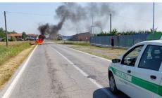 Furgone prende fuoco tra Trinità e Bene Vagienna