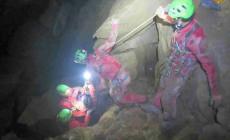 Ormea, soccorso notturno nell’Abisso Paperino: proseguono le operazioni per recuperare lo speleologo ferito