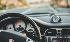 Nuova mobilità - nuova identità: perché i giovani italiani abbandonano l'auto tradizionale
