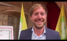VIDEO - Dogliani: Alessandro Asto vince il premio Schi-na Cinà 2025 per aver preferito curare i vigneti alla carriera di avvocato 