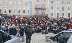 Mondovì, manifestazione contro la guerra nel primo giorno di scuola