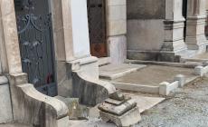 Furti di rame e danneggiamenti al cimitero urbano di Mondovì. L’amministrazione comunale: «Azione intollerabile»