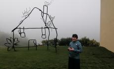 VIDEO - La curatrice Marta Papini introduce l'opera di Petrit Halilaj "Abetare" in borgata Valdibà a Dogliani