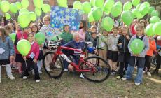 Ciclisti e campioni in sella per la ricerca: il Charity Bike Tour FFC fa tappa a Lesegno