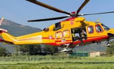 Cade da un'impalcatura a Priero: uomo elitrasportato a Cuneo in codice rosso