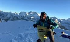 La bandiera di Niella Tanaro sventola a 6.500 metri nelle valli dell’Everest