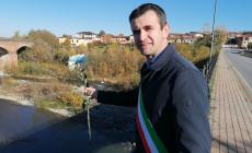 FOTOGALLERY - Lancio dei fiori nel Tanaro a Farigliano per ricordare le vittime dell'alluvione del '94