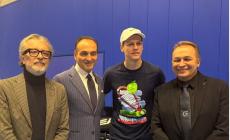 Un "Barolo del 2001" dalla Regione Piemonte a Jannik Sinner 