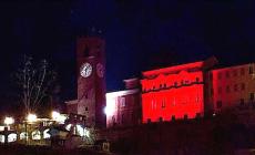 Dogliani, il Sacra Famiglia illuminato di rosso: si chiude il mese dedicato al “no” alla violenza sulle donne