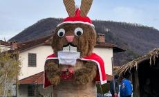 A Chiusa Pesio un grande “Babbo Coniglio” annuncia l’evento “Nel paese incantato”