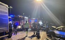 Scontro auto-camion a Clavesana: in ospedale una donna e la sua bambina 