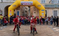 Ceva invasa dai Babbi Natale per "Corri con Babbo Natale"