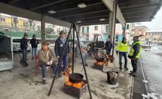 Ceva si scalda con la solidariet&agrave;: caldarroste in piazza e il trenino di Babbo Natale