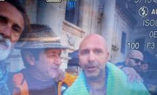 Santiago, Langhe e&hellip; una foto simpaticamente vintage: quando Roby Bella incontra Checco Zalone