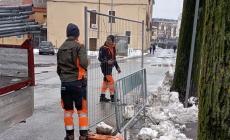 Ceva, cede una porzione di marciapiede in zona Lungocevetta: area transennata